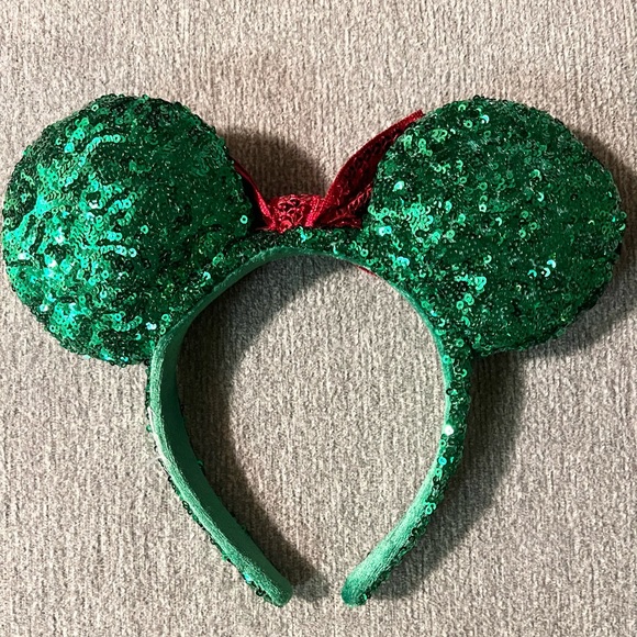Disney Parks Retired Rare Christmas Green Sequined Holly Berry Minnie Ears